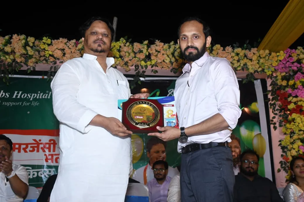Dr. Abu Ammar Rizvi being felicitated at a Cribs Hospital event