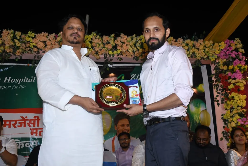Dr. Abu Ammar Rizvi being felicitated at a Cribs Hospital event